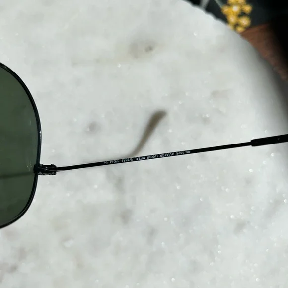 Ray Ban Large Aviator Sunglasses with G15 Lenses - Picture 9 of 9